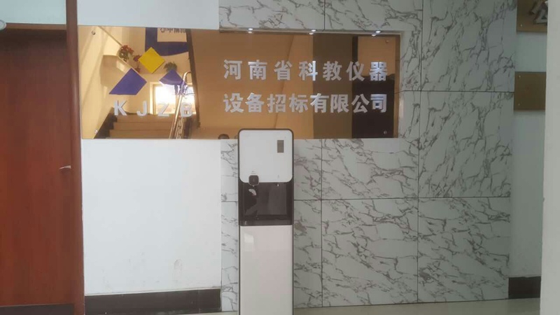 奔馳營銷中心商用直飲機(jī)使用案例